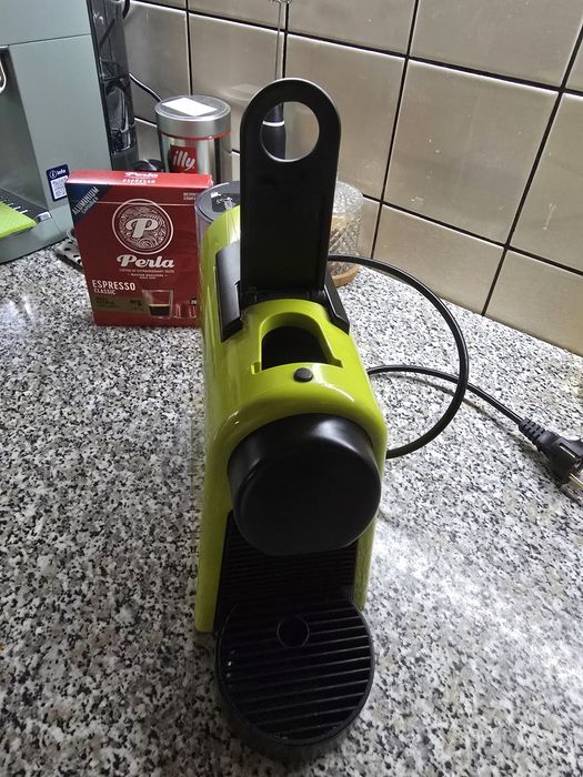 Esspresor Nesspreso Esenzza Mini