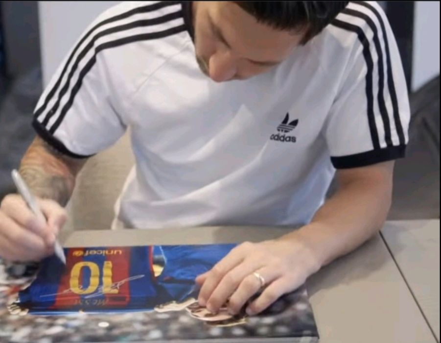 Автентичен автограф на Меси закупен от icons