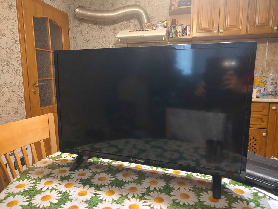 SMART Телевозор Crown 32289Т2SM двоен образ