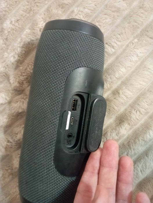 Vând boxă originală GBL esențial 2 in stare ft bună.