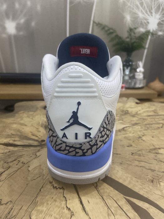 Air Jordan 3 UNC