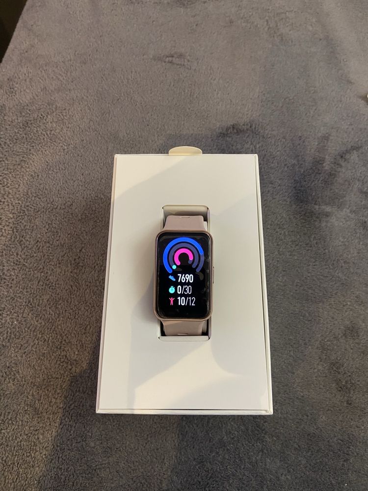 Смартчасовник Huawei Watch Fit