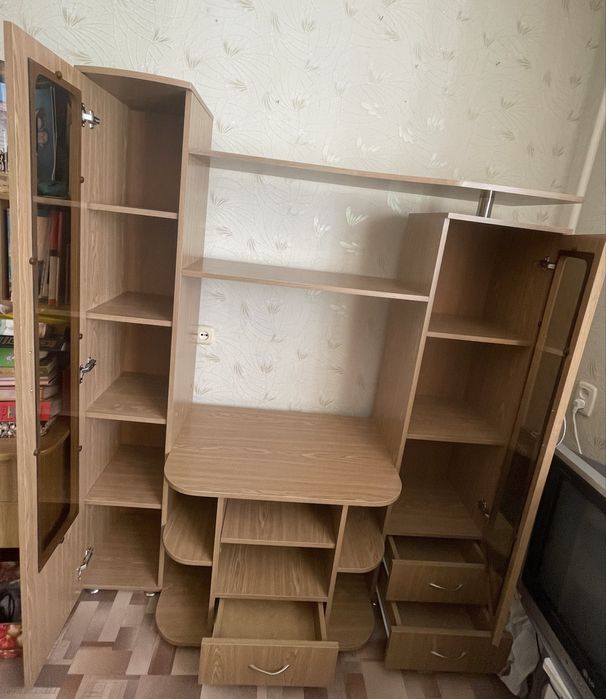 Небольшая компактная стеночка