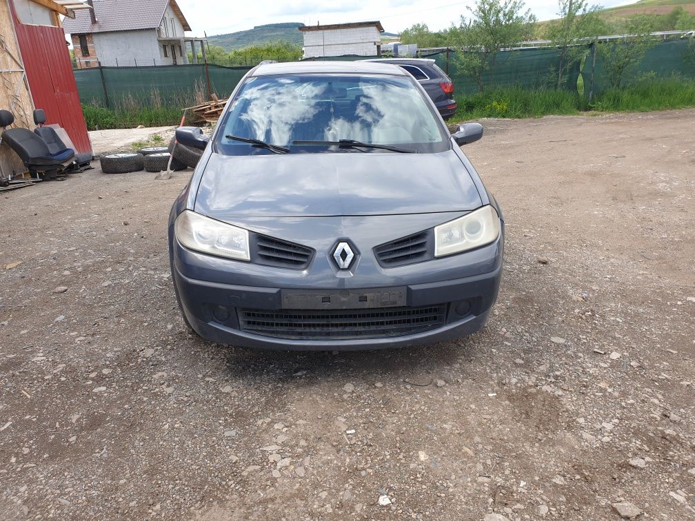 Dezmembrez Renault megane 1.6 benzina