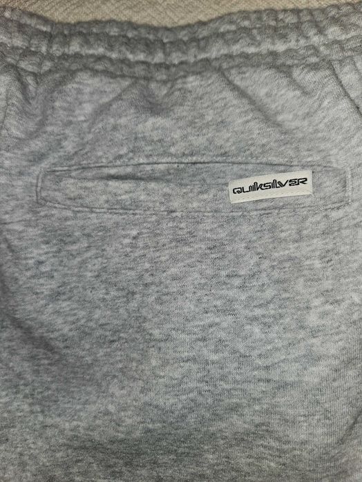 Продава се мъжко долнище "QUIKSILVER"