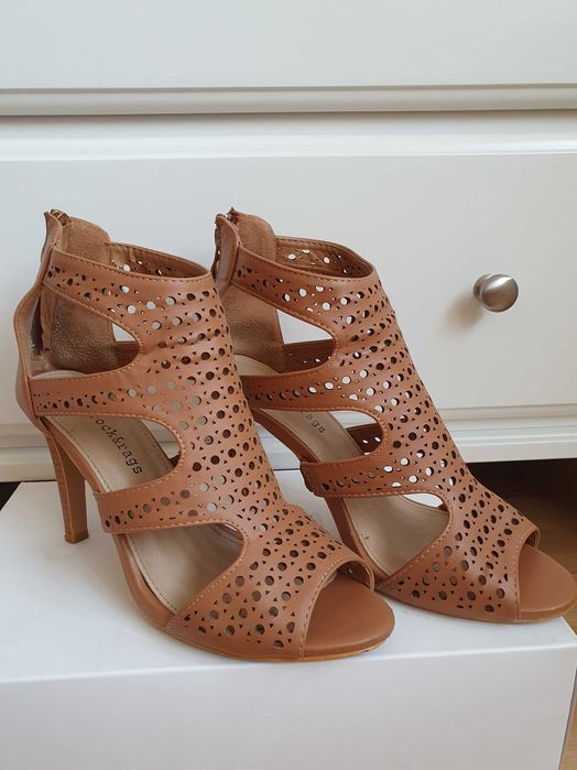 Sandale Maro, cu toc