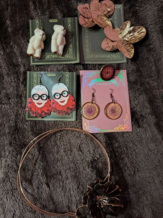 Комплект дамски обеци и колие по врата