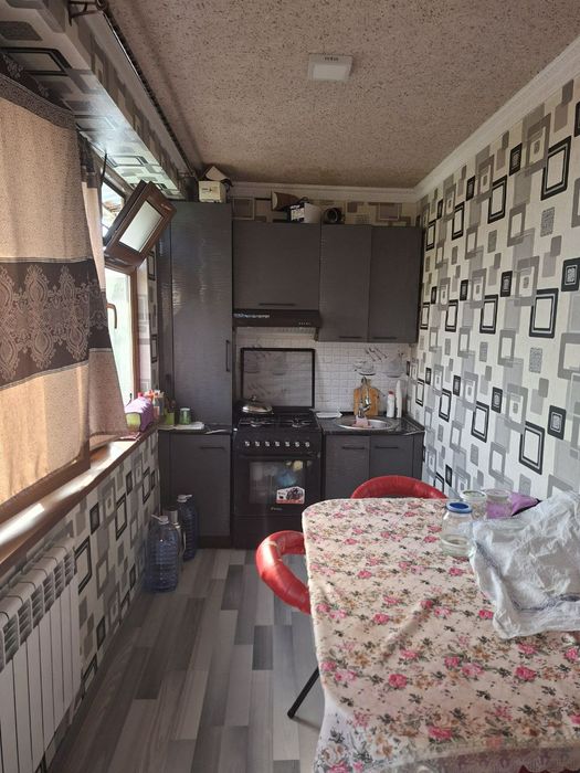 Фрунзе массив киуф ропарасида квартира сотилади