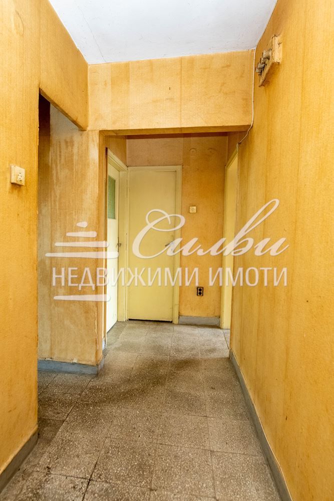 Продава се Тристаен апартамент в Шумен, Тракия - 78 кв.м за 915 €/кв.м - Снимка #11