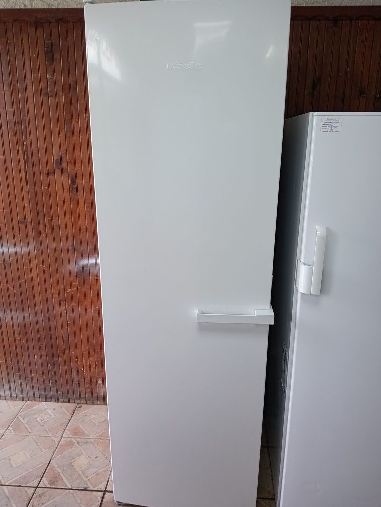 Огромен вертикален фризер Миеле Miele с 8 чекмеджета А+++ 2 г.Гаранция