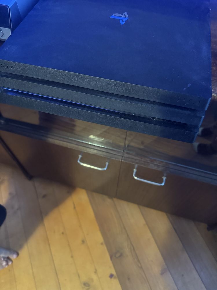 Play Station 4 Pro 1 Tb