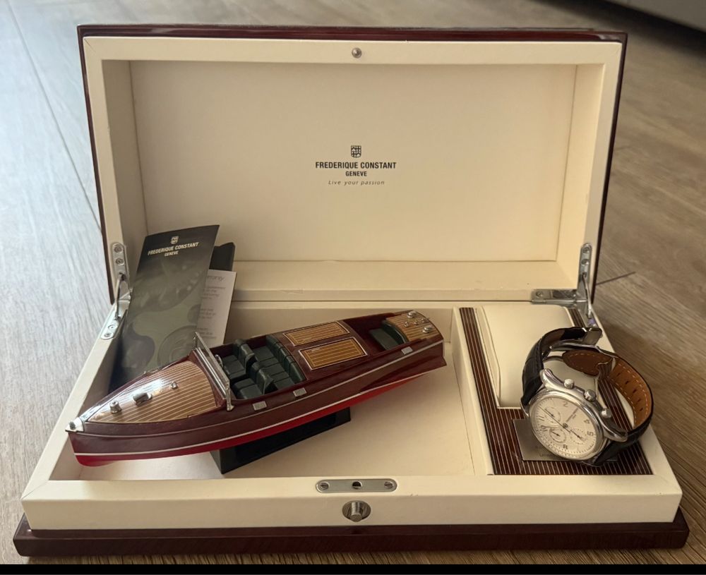 Мъжки часовник Frederique Constant Runabout