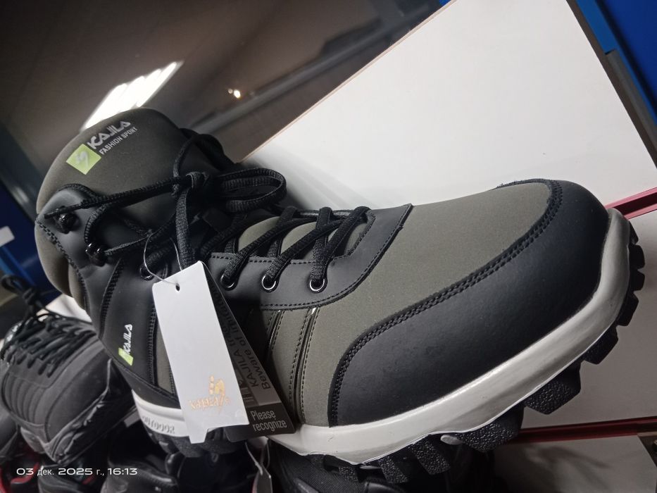 Мужская зимняя крoссовка 50 размера