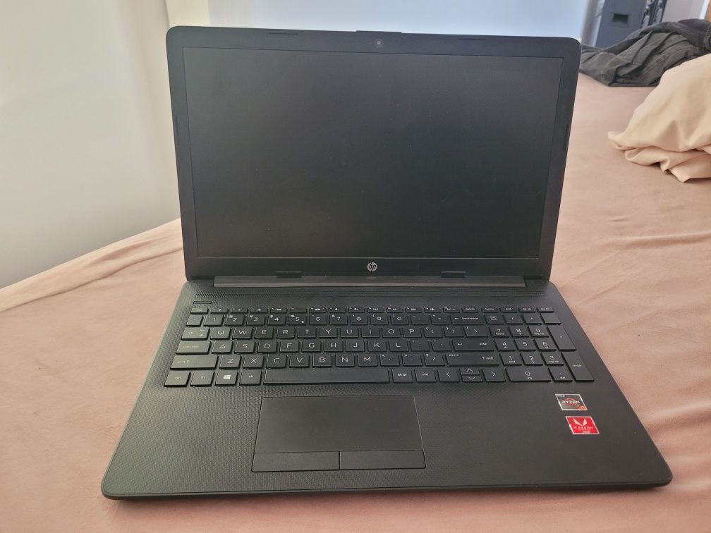 Laptop HP 15-db1200ny cu procesor AMD Ryzen™ 7 3700U pana la 4.00 GHz,