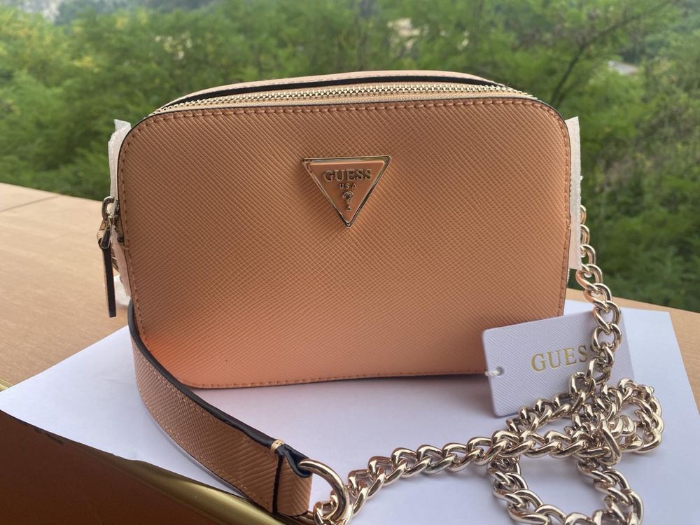 Оригинална чанта Guess