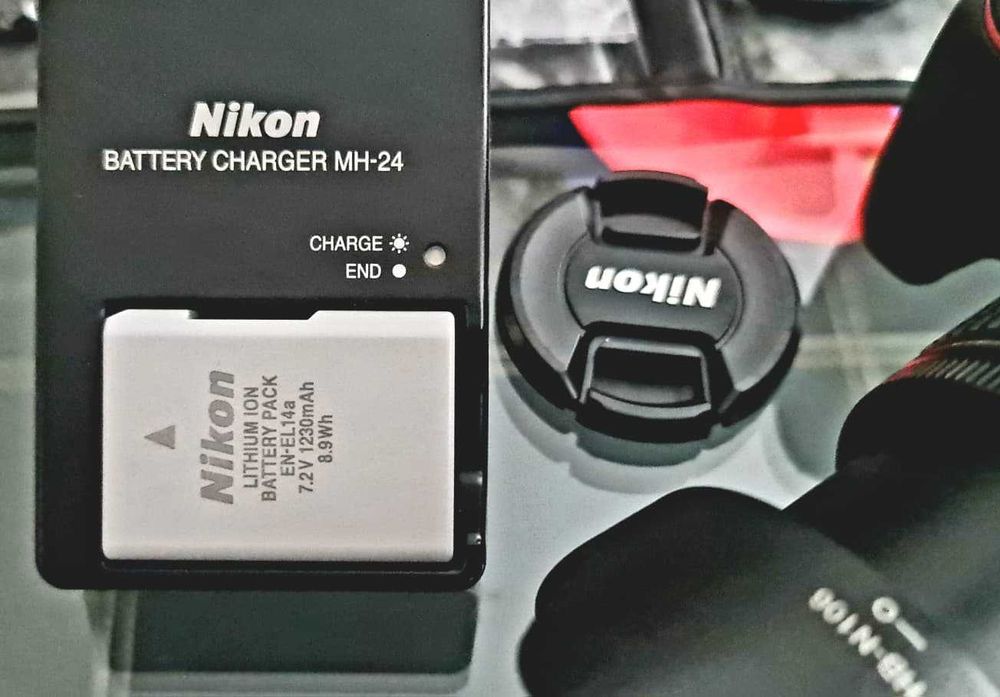 Nikon D5300 + obiectiv + blitz+2 baterii+filtre+curea–Pachet complet