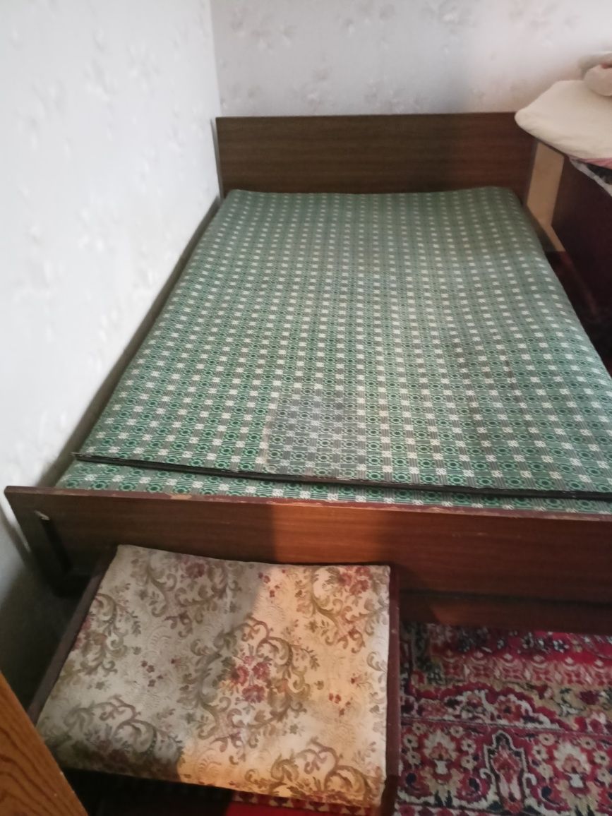Продам кровать, полутороспальная 120x200