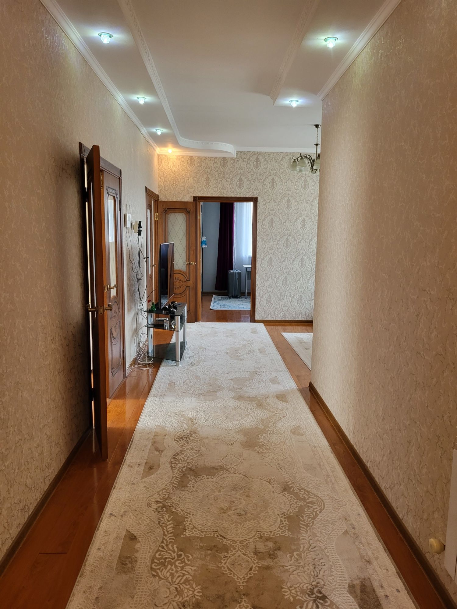 Продам дом 115 кв. 7 соток, 2 спальни,кирпичный потолка 3 м. 2014 г.