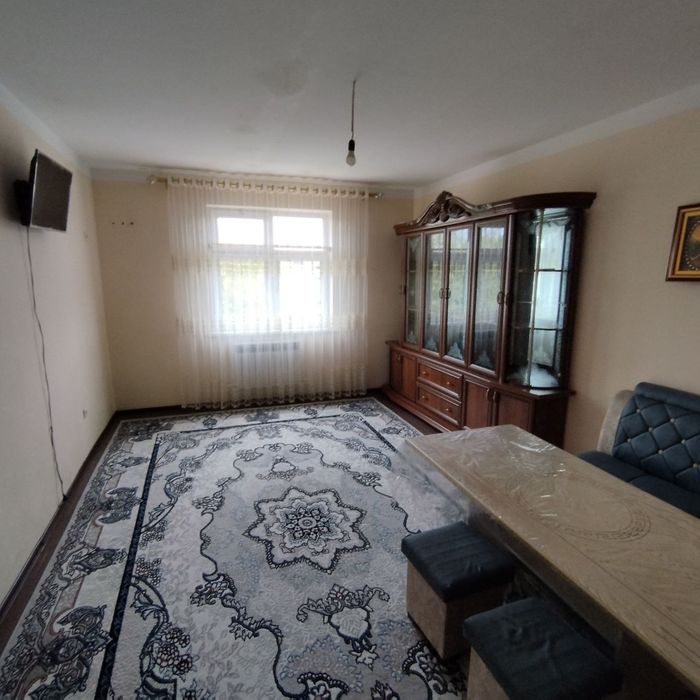 3 хонали, КИУФ олдида,