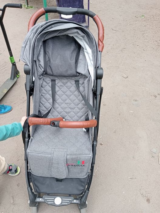 Продам прогулочную коляску