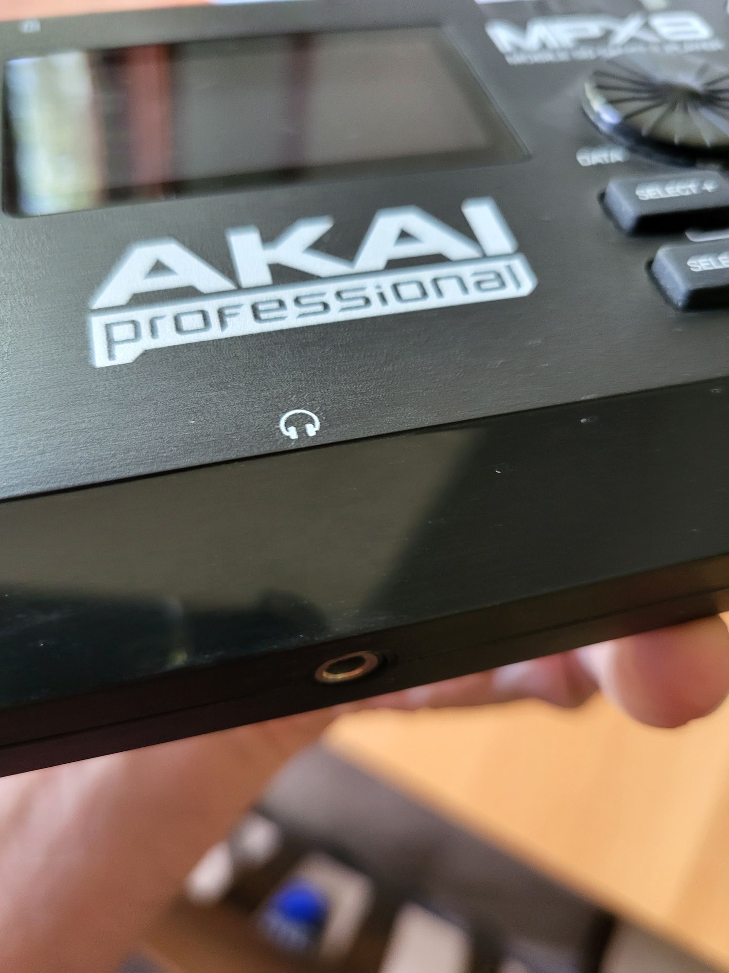 Akai mpx 8 (семплер)