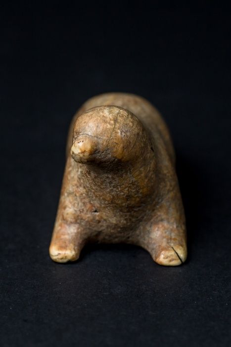 Древнее изделие из кости моржа "тюлень"