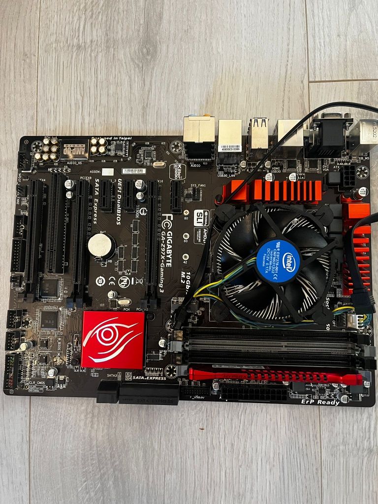 Placa de baza Gigabyte, i7 4790k, 8gb ram ddr3