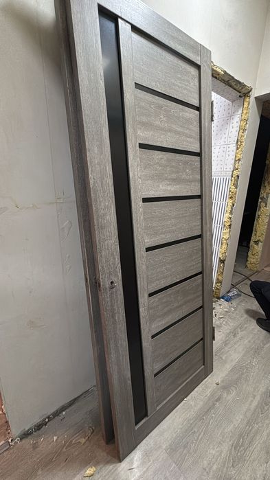 Дверь деревянный