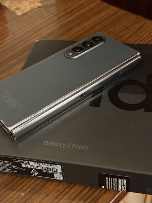 Продам samsung z fold 4 на 512гб