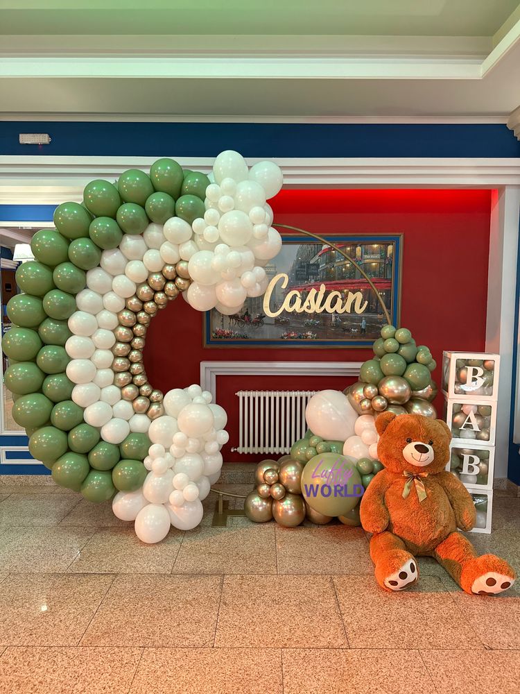 Arcada din baloane si decoratiuni pentru botez