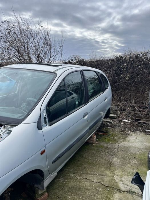 Dezmembrez piese Renault Scenic 2000 RXE