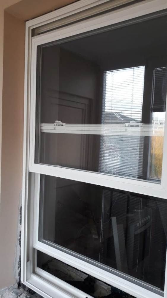 Deraza sotiladi 150×80  yuqoriga kotarib ochiladigan