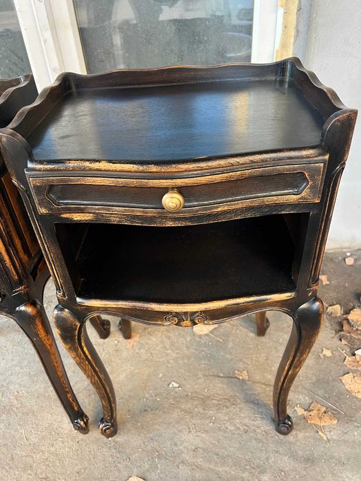 Noptiere baroc,recent restaurate!