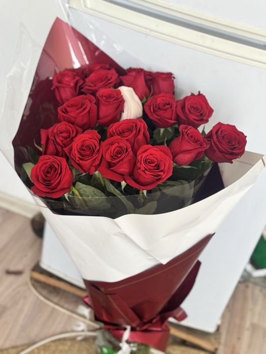 Срочно продаю букет из метровый роз 22 шт