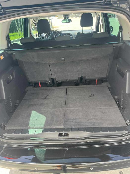 Продавам Peugeot 5008 автоматик