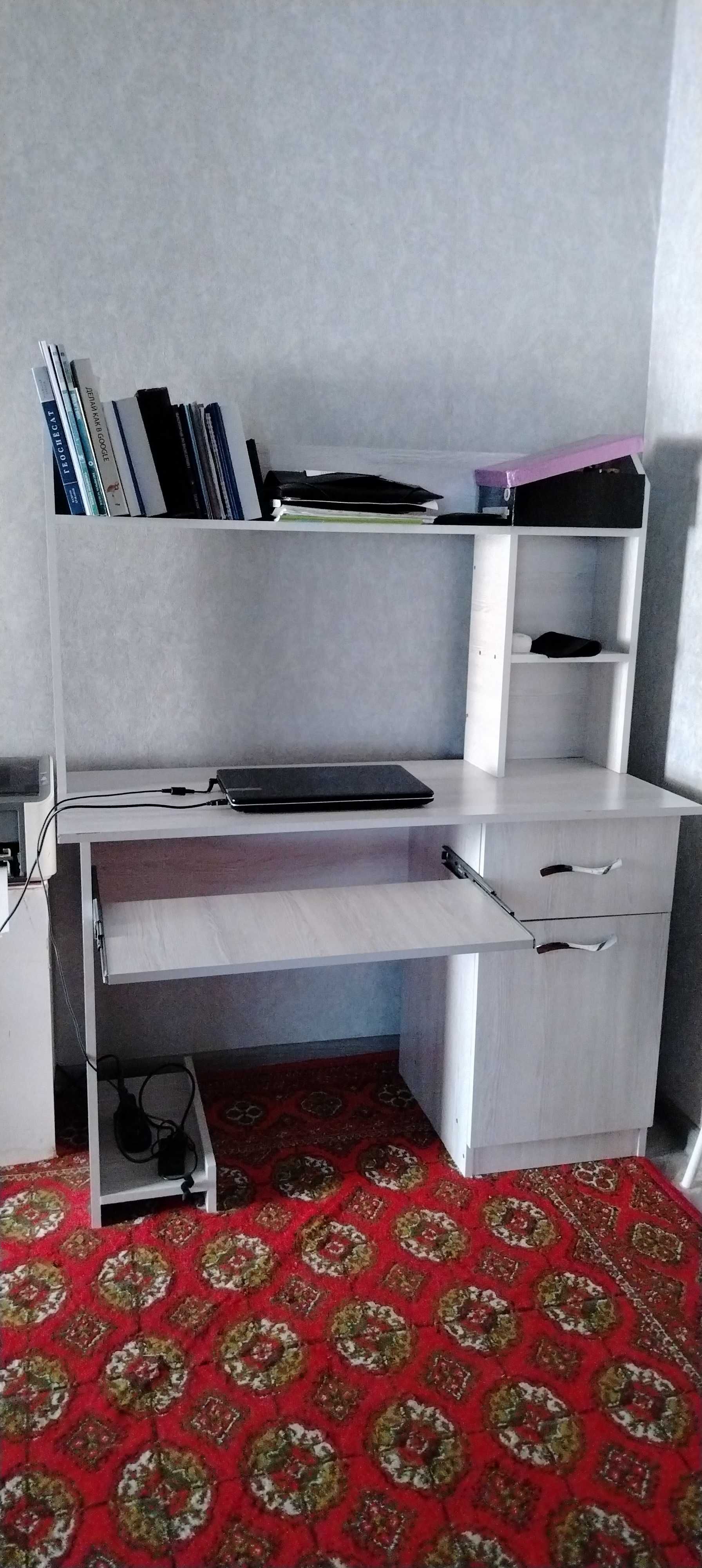Компьютер стол, парта, письменный, stol, parta JUDA YAXSHI holatda