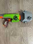 Nerf Zombie Strike outbreaker Bow + Nerf Zombie Strike sidestrike