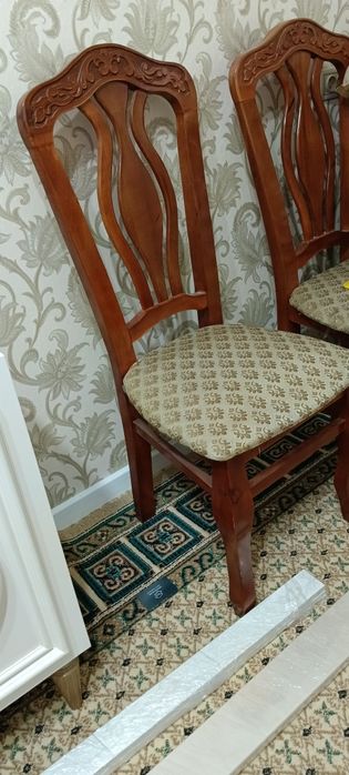 Продам стулья в хорошем состоянии прочные для гостинной ,