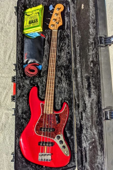 Chitara Bass Fender American Professional Jazz Bass® – Candy Apple Red