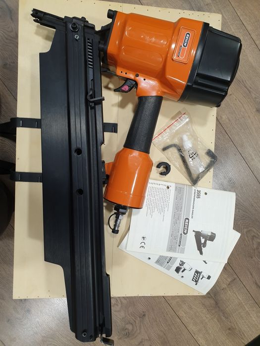 Vand pistol pneumatic pentru cuie in banda la 20⁰ Reich 3555 ca nou