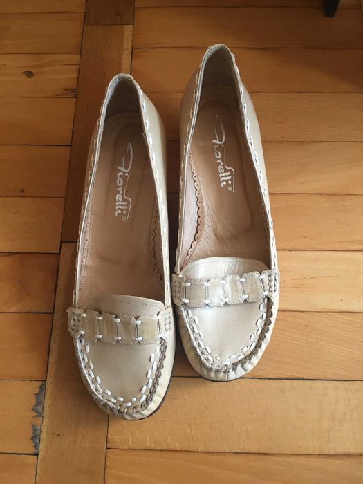 Елегантни дамски кожени обувки