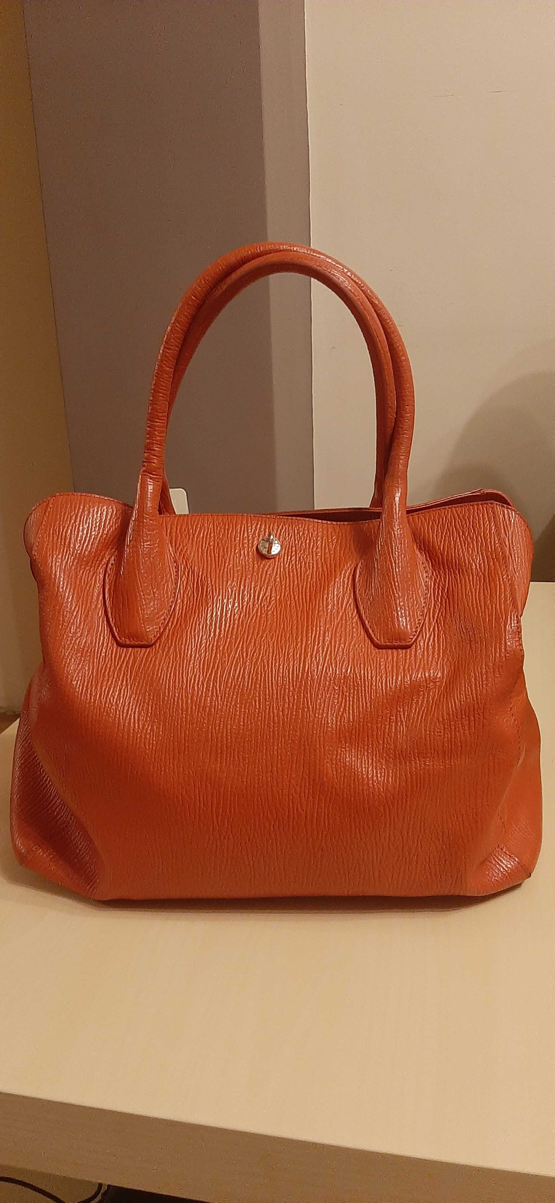 Чанта Furla удобна за бизнес дама
