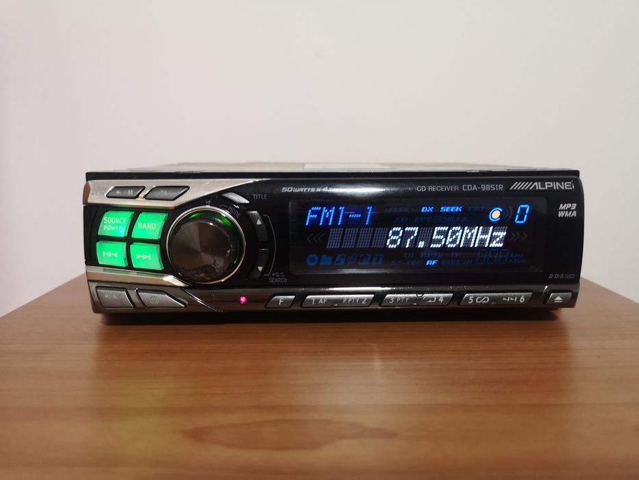 Vând cd player Alpine