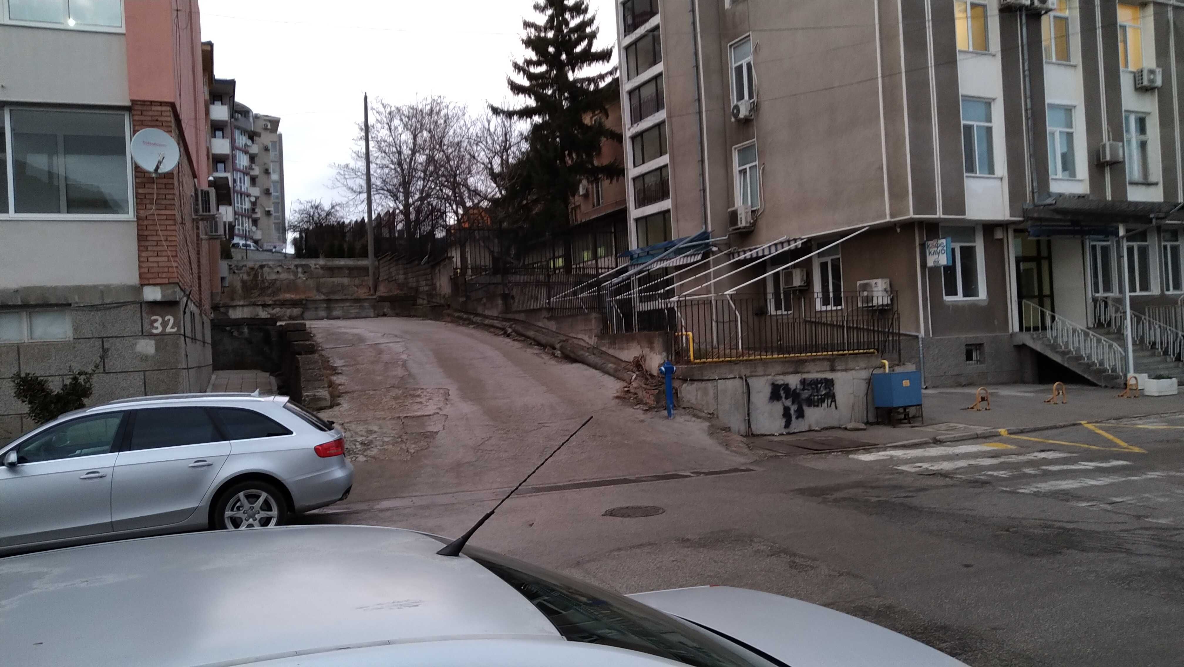 Гараж по наем до ВИК, ролетна врата, партида ток от 01,08,2025