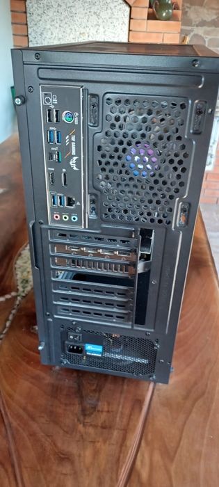 Sistem PC + Monitor + Tastatură
