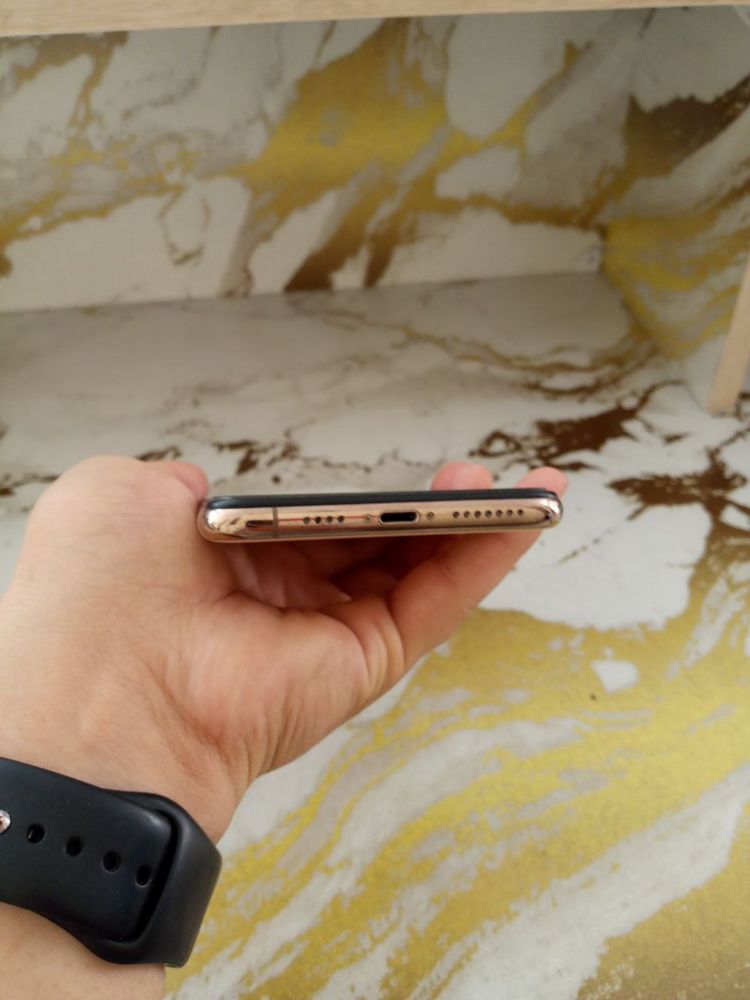 Iphone xs max holati idial srochnaga sotiladi oladiganlar bolsa tel ql