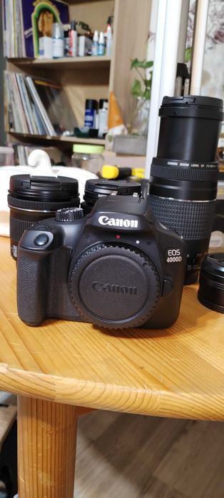 Pachet complet camera DSLR Canon EOS 4000 D + 4 obiective + accesorii