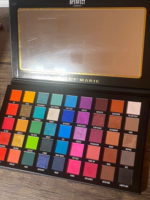 Palete makeup BPerfect si Douglas