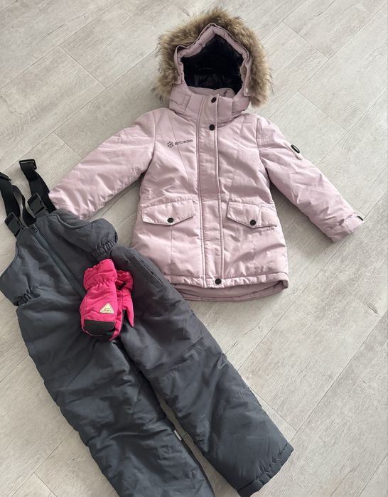 Продам зимний комбинезон на девочку