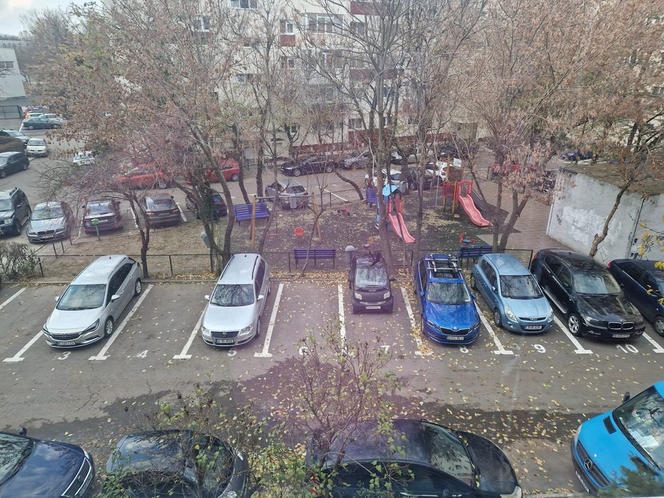 Apartament 3 camere, etaj 2/4, direct proprietar, str Resita